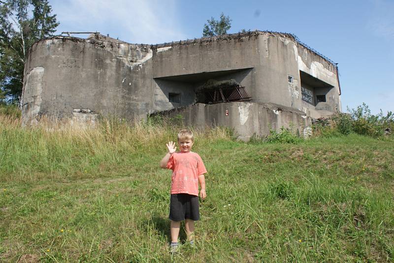 Ilustrační foto. Dělostřelecké, pěchotní sruby a řopíky mezi Hanušovicemi a Brannou. Pás historického vojenského opevnění