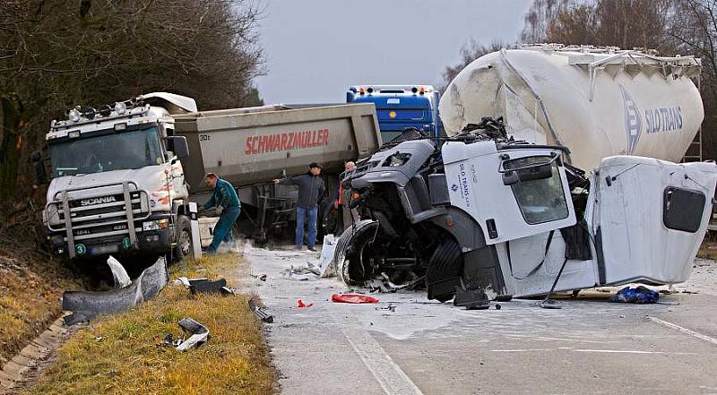 Nehoda dvou kamionů u Palonína zavřela R35 od |Olomouce  na Mohelnici