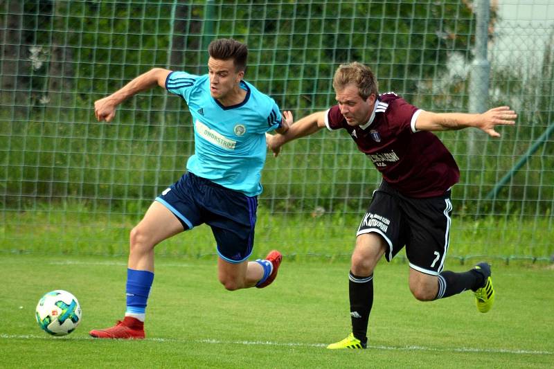 Fotbalisté Jeseníku (v modrém) porazili Litovel 4:3 na penalty.