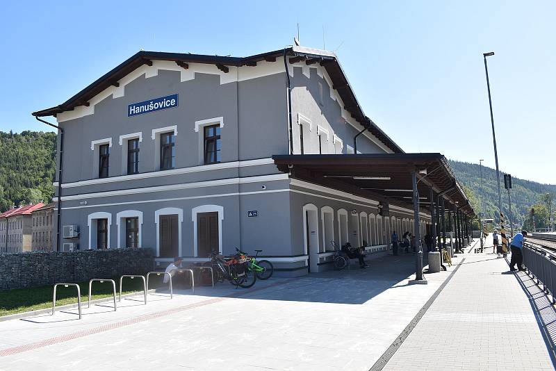 Rekonstruované nádraží v Hanušovicích.