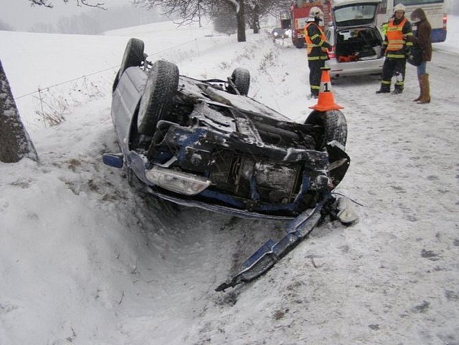 Dopravní nehody na Jesenicku v úterý 12. února.