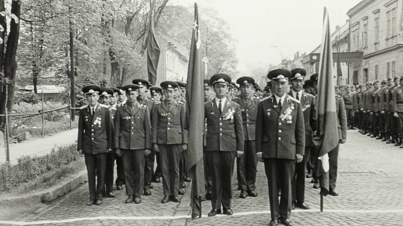 Přehlídka sovětské armády v ulicích Šumperka
