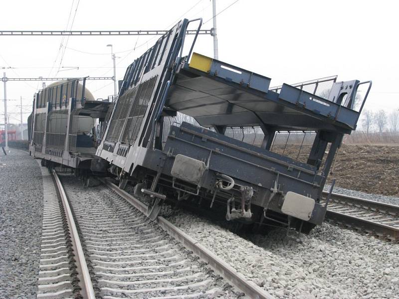 Vykolejený nákladní vlak u Lukavice na Šumpersku.