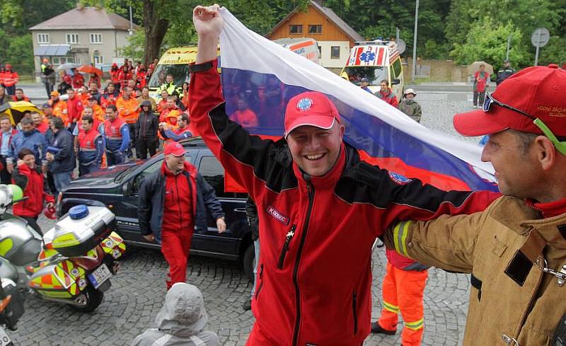Vyhlášení výsledků Rally Rejvíz: Vyhlášení výsledků Rally Rejvíz: vítězové mezinárodní soutěže slovinský tým NMP Prijatelji