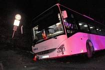 Nehoda autobusu mezi Rejvízem a Dolním Údolím, 2. ledna 2024