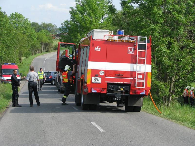 Snímky z místa nehody polského autobusu u Rovenska.