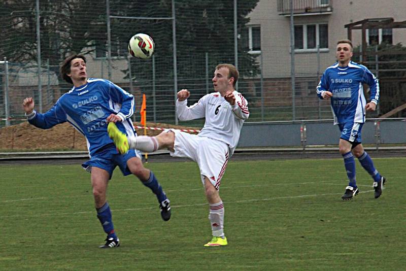 Fotbalisté Sulka Zábřeh (v modrém) proti Kojetínu