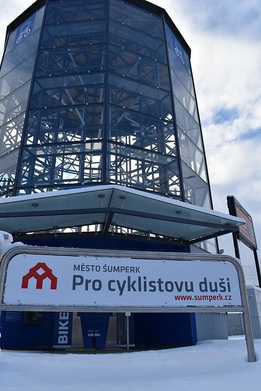 Nový přestupní terminál Šumperk - cyklověž v prostoru přednádraží.