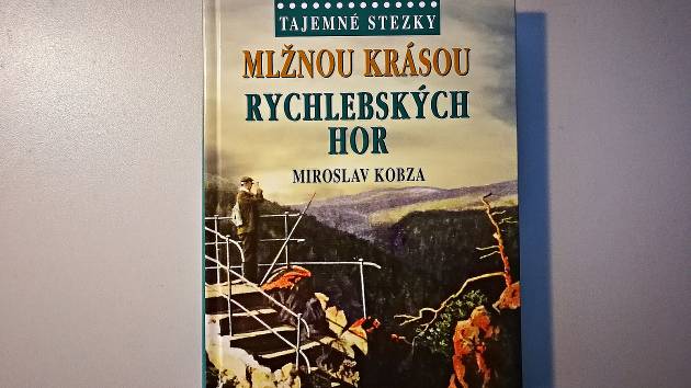 Publikace Miroslava Kobzy Mlžnou krásou Rychlebských hor.