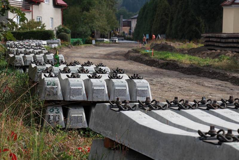 Rekonstrukce železniční trati v Hanušovicích. Září 2016