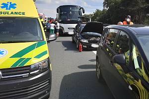 Nehoda autobusu a osobního auta v úterý 28. června 2022 na dálnici D35 u Mohelnice.