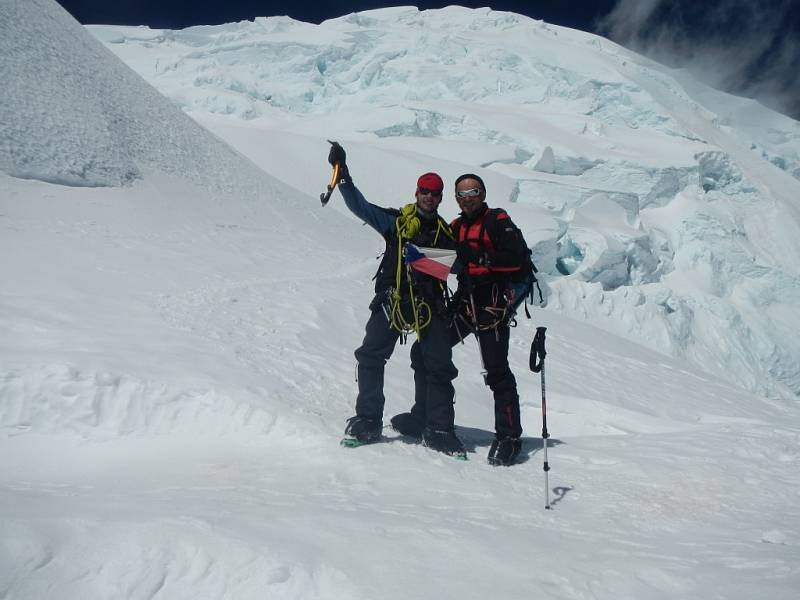 Mladý postřelmovský horolezec Jakub Mikula spolu se svým otcem Zdeňkem zdolali druhý nejvyšší vrchol And – Huascarán (6768 m. n. m.). Letos byli jedinými Čechy, kteří se dostali na vrchol.