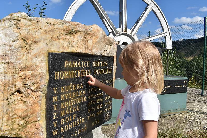 Monument a památník v místě bývalé těžební věže zlikvidovaného zlatohorského závodu RD Jeseník.