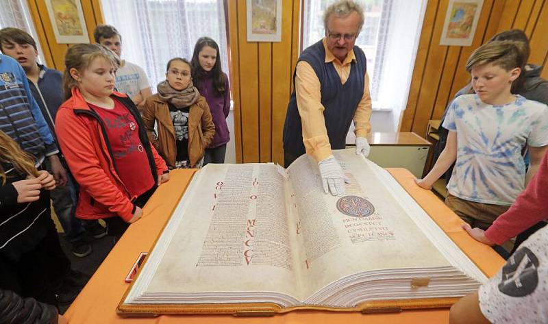Codex Gigas neboli Ďáblova bible v knihovně města Mohelnice