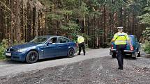 Kontroly neukázněných řidičů v lesích v Rychlebských horách.