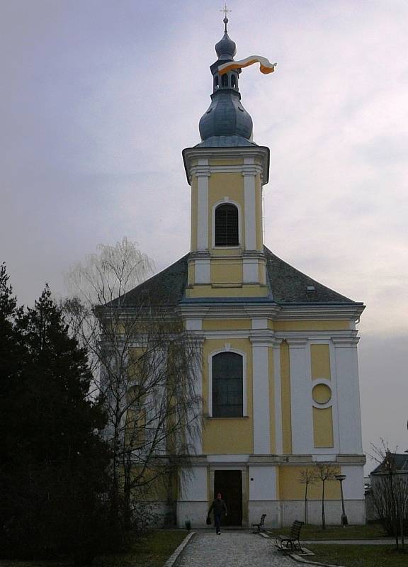 Dvojice zvoníků vystoupala ve čtvrtek 14. března ráno na věž kostela svatého Bartoloměje v Zábřehu, aby v padesátimetrové výšce vyvěsila vatikánský prapor na počest nově zvoleného papeže Františka.