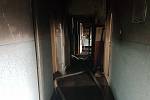 Hasiči a záchranáři zasahují u požáru domu v Lošticích, 17. ledna 2021