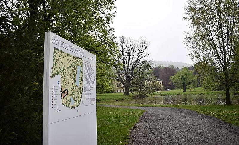 Nejen romantický park, ale interiéry zámku v Čechách pod Kosířem jsou k dispozici veřejnosti.