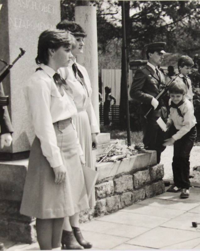 Slib jisker a pionýrů v roce 1986 v Mikulovicích.