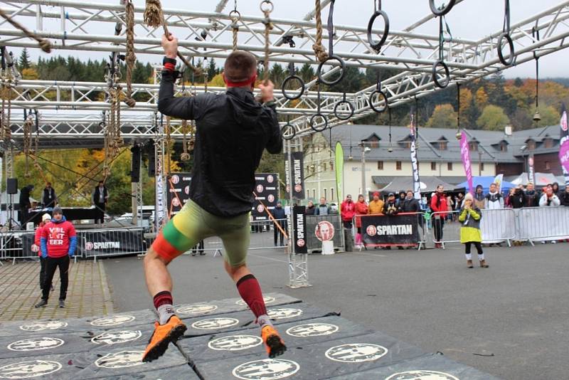 Extrémní překážkový závod Spartan Race na Dolní Moravě.