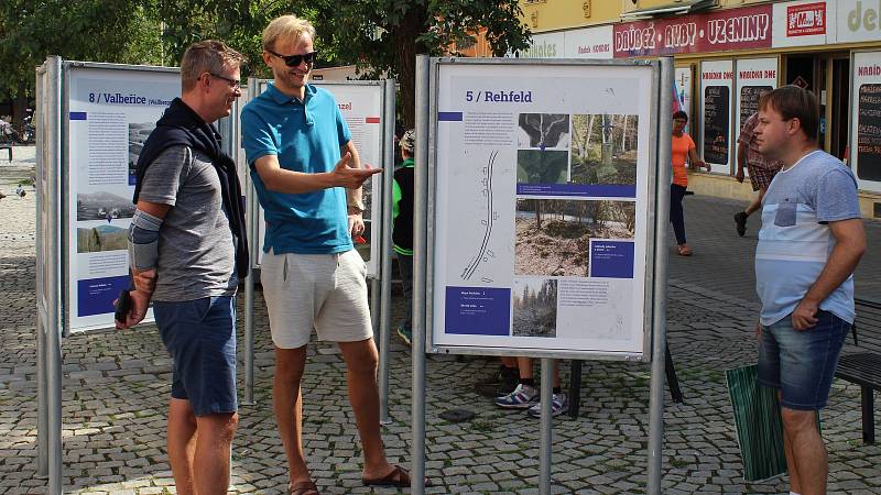 Výstava Zaniklé osady na Šumpersku po roce 1945 u šumperského divadla.