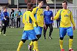 Šumperští fotbalisté (ve žlutém) si doma připsali jasné vítězství
