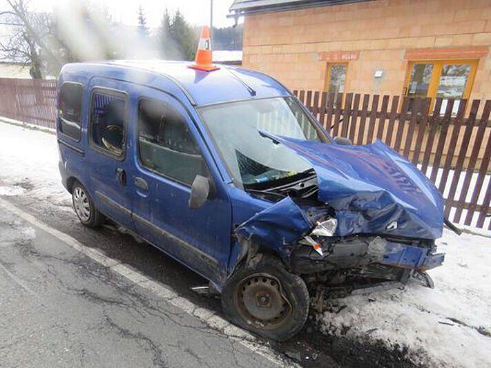 Srážka renaultu a superbu u Bělé pro Pradědem