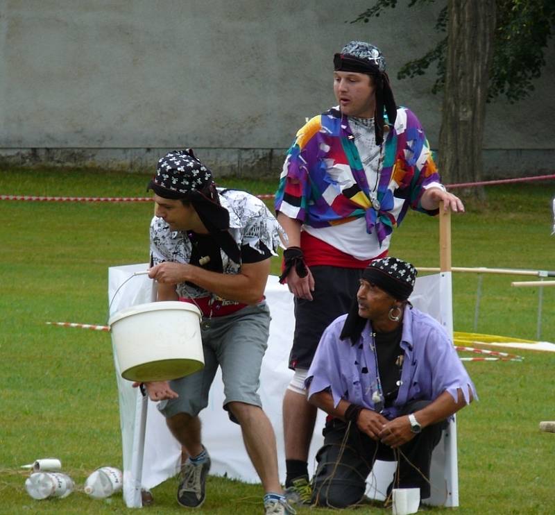 Rovensko v sobotu 10. srpna hostilo zábavnou soutěž Hry bez hranic.