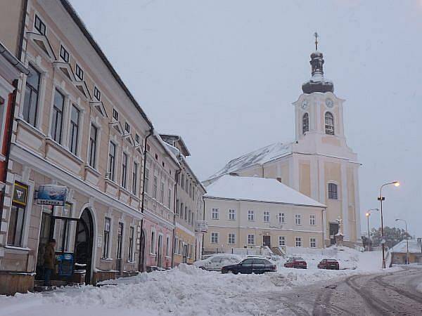 Pohled na náměstí ve Štítech v pátek 16. října dopoledne