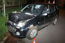 V noci ze středy na čtvrtek se v Šumperku stala hromadná dopravní nehoda, kdy vylekaný řidič postupně vrazil do tří aut. Do cesty mu vběhl velký pes.