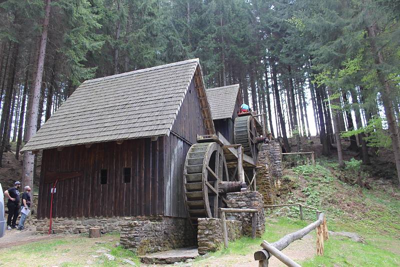 Poštovní štola ve Zlatých Horách a Zlatokopecký skanzen.