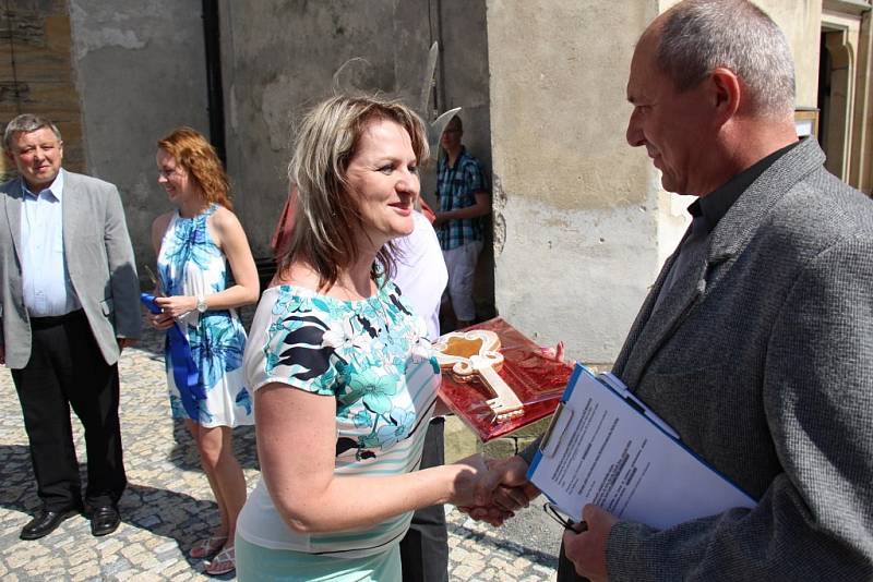 Z vyhlídky nad hodinovým strojem v městské věži u kostela svatého Tomáše z Canterbury v Mohelnici je krásný pohled nejen na celé město a okolí, ale také na hrady Bouzov a Mírov.