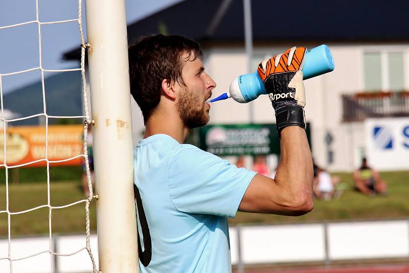 Velké Losiny (v modrém) uspěly v Zábřehu na penalty