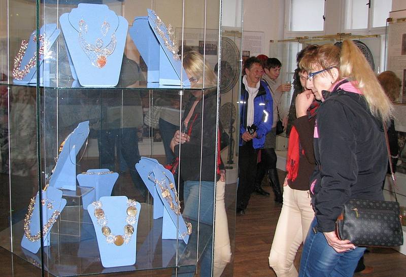 Výstava ve Vlastivědném muzeu v Šumperku s netradičním názvem Svetom, moje, svetom… představuje život a práci slovenských dráteníků.
