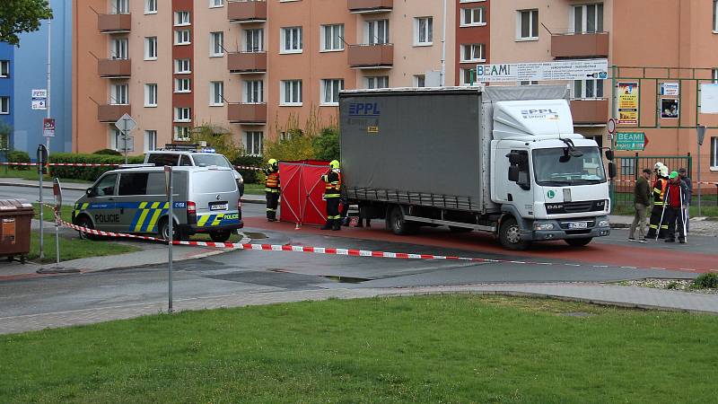 Tragická nehoda v Zábřehu, při níž v pondělí 29. dubna na ulici Československé armády zemřela seniorka.