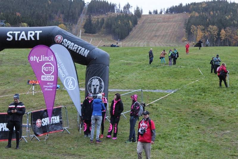 Extrémní překážkový závod Spartan Race na Dolní Moravě.