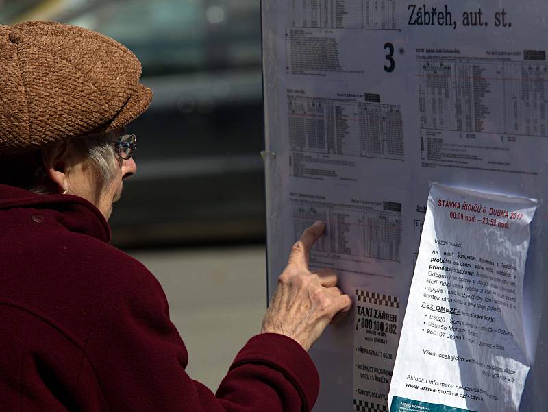 Seniorka ze Zábřehu chtěla cestovat autobusem do blízké vesničky Kosovo. "No nechám to na zítra", uvedla