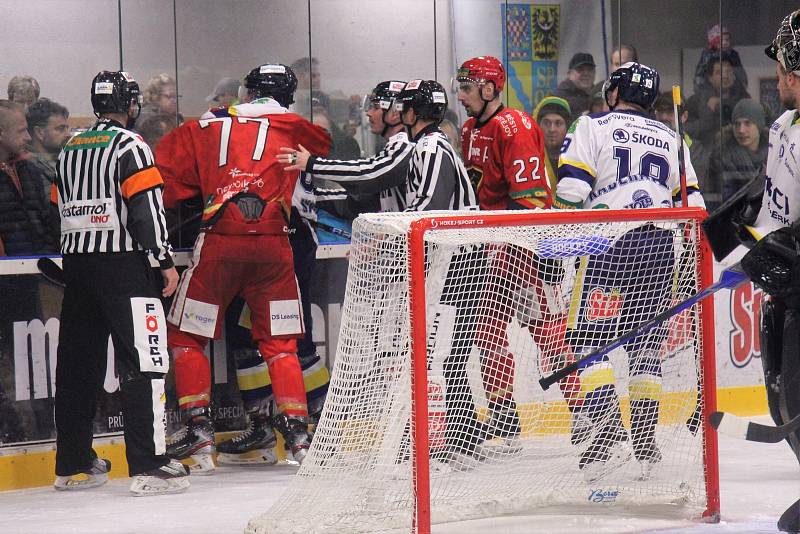 Krajské hokejové derby mezi Draky a Jestřáby dospělo až do prodloužení. V nastavení urval výhru Prostějov.