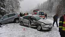 Středeční dopravní nehody na silnici mezi Kopřivnou a Hanušovicemi