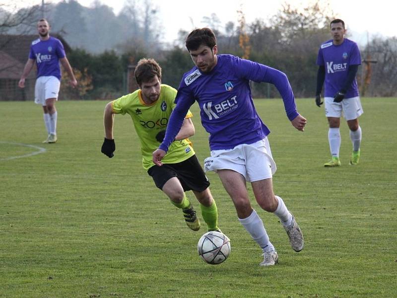 Rapotín (ve žlutém) zdolal v derby Velké Losiny.