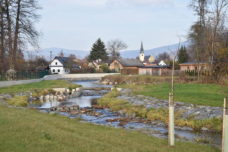 Protipovodňová opatření na řece Desné - povodňový park mezi ulicemi Družstevní a Vodácká.