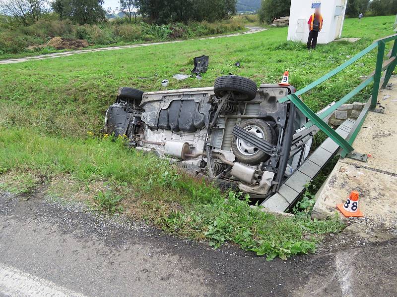 Nehoda vlaku a dodávky na přejezdu ve Vikýřovicích