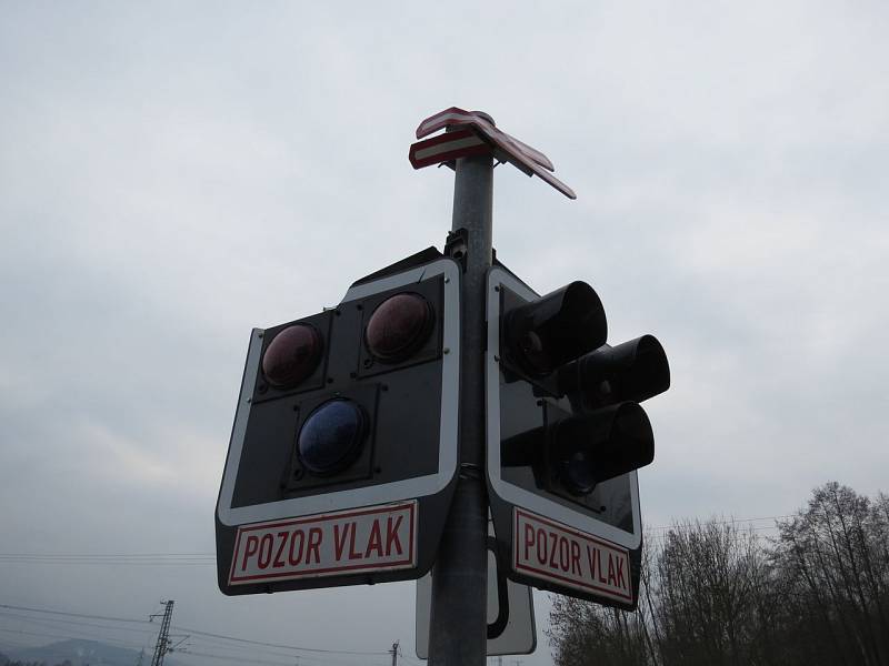 Poškození světelné signalizace u železničního přejezdu mezi obcemi Bludov a Sudkov