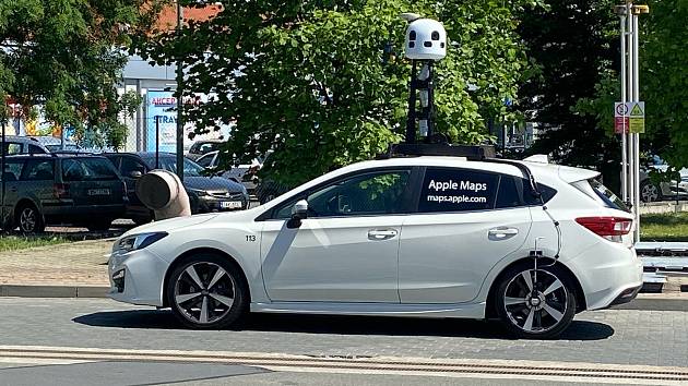 Vůz od Applu pro sběr dat do Apple Maps 4. června 2021 v Šumperku.