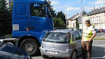 Nehoda kamionu a osobního vozu na křižovatce ulic Lidická a Jesenická