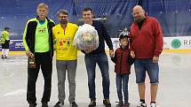 Iniciativa Děti dětem opět pomáhala, tentokrát na hokeji společně s Mladými Draky