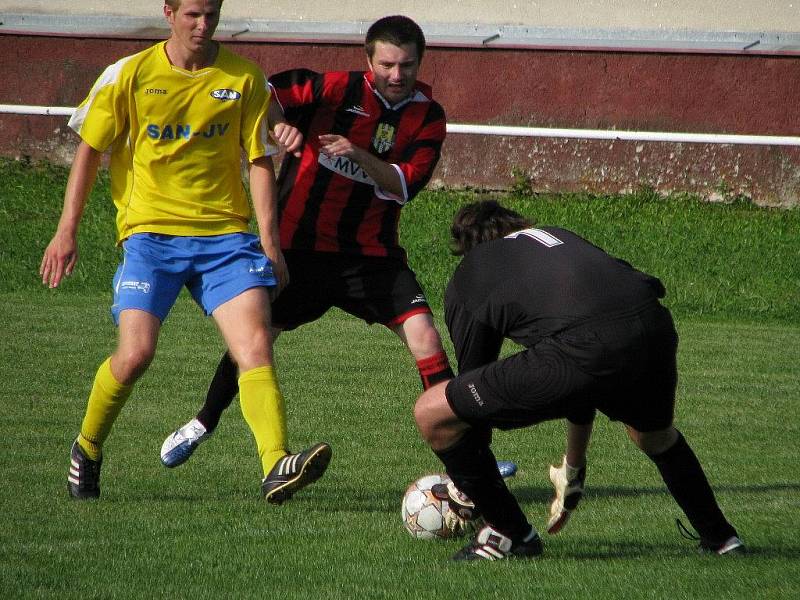 Fotbalisté Šumperku (žluté dresy) podlehli v přípravě Opavě