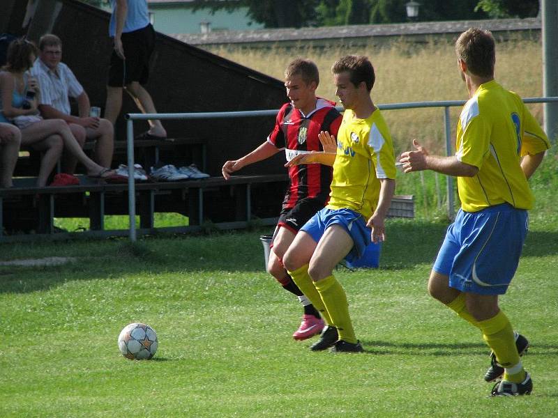 Fotbalisté Šumperku (žluté dresy) podlehli v přípravě Opavě