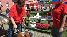 Hudebníci si v Šumperku rozdali souboj s veřejností. U Roztančených kotlíků si v rámci probíhajícího Mezinárodního folklorního festivalu poměřili síly ve vaření guláše.