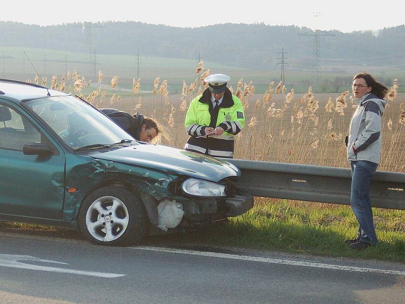 Snímky z nehody na křižovatce před obchvatem ze Zábřehu na Postřelmov